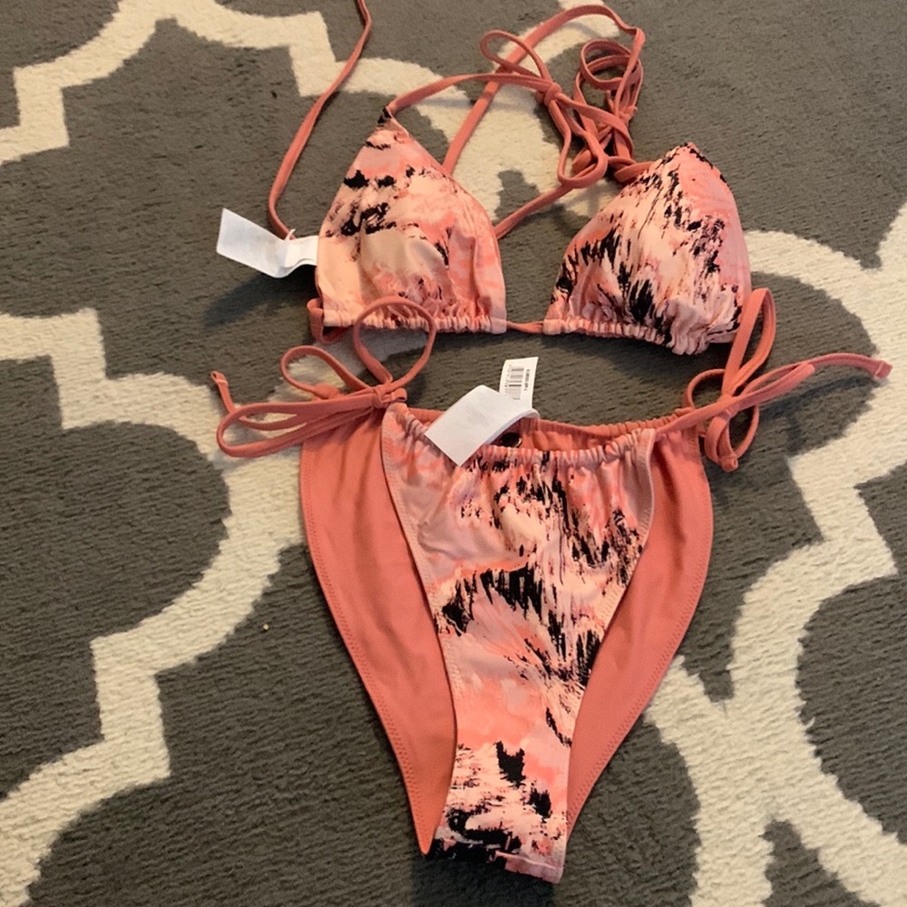 NEW WITH TAGS and Liner attached size small Gymshark tie side bikini